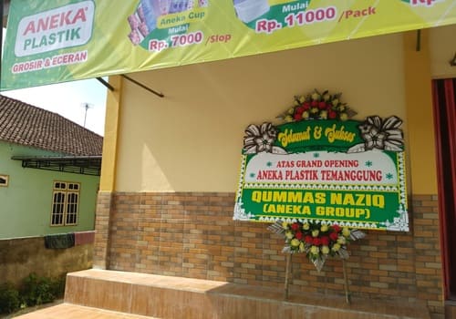 foto pengiriman karangan bunga di Temanggung