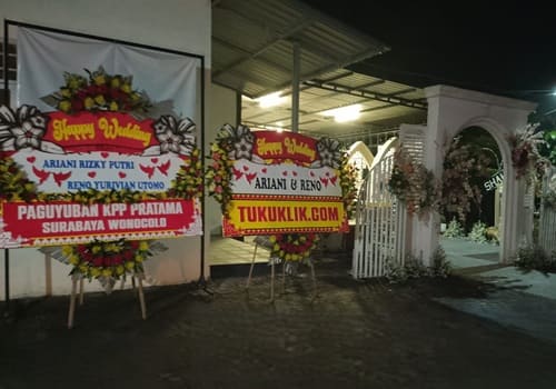foto pengiriman papan bunga happy wedding Temanggung